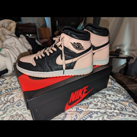 retro high og crimson tint